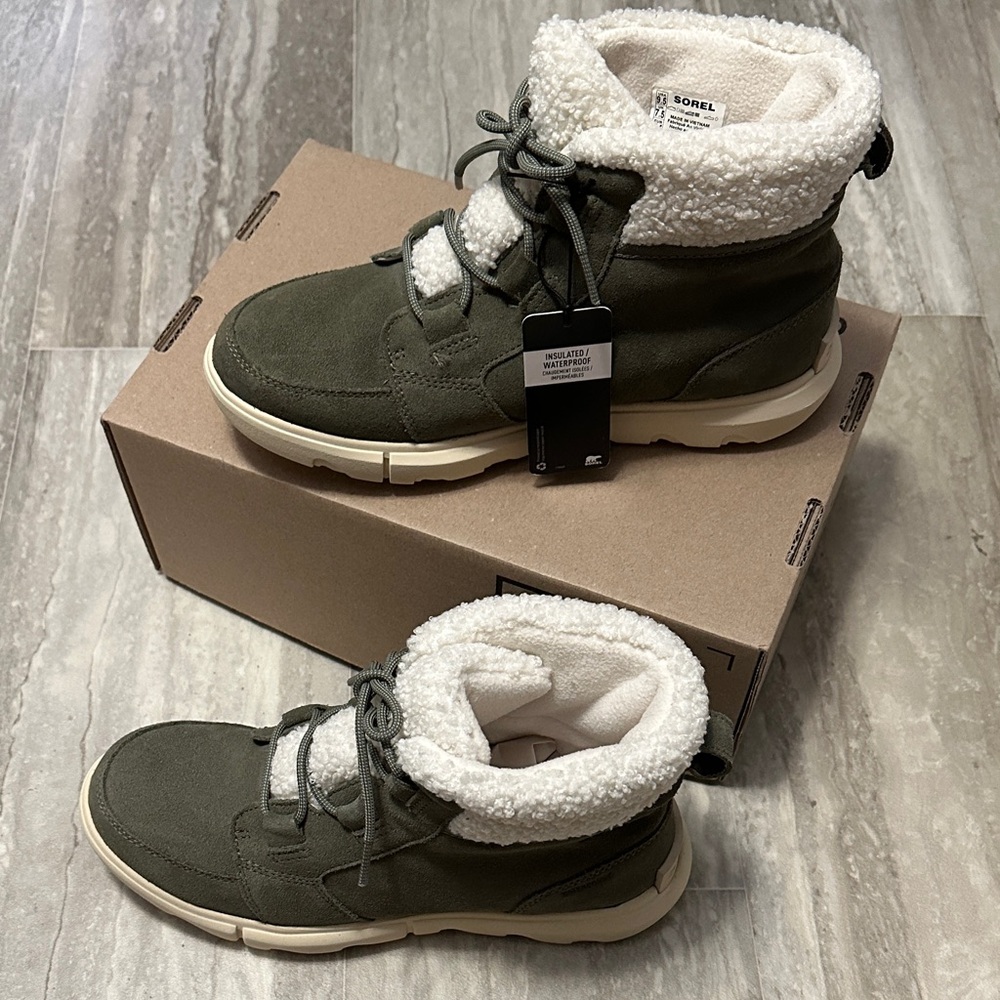 Sorel Explorer II Carnival Boots NWT